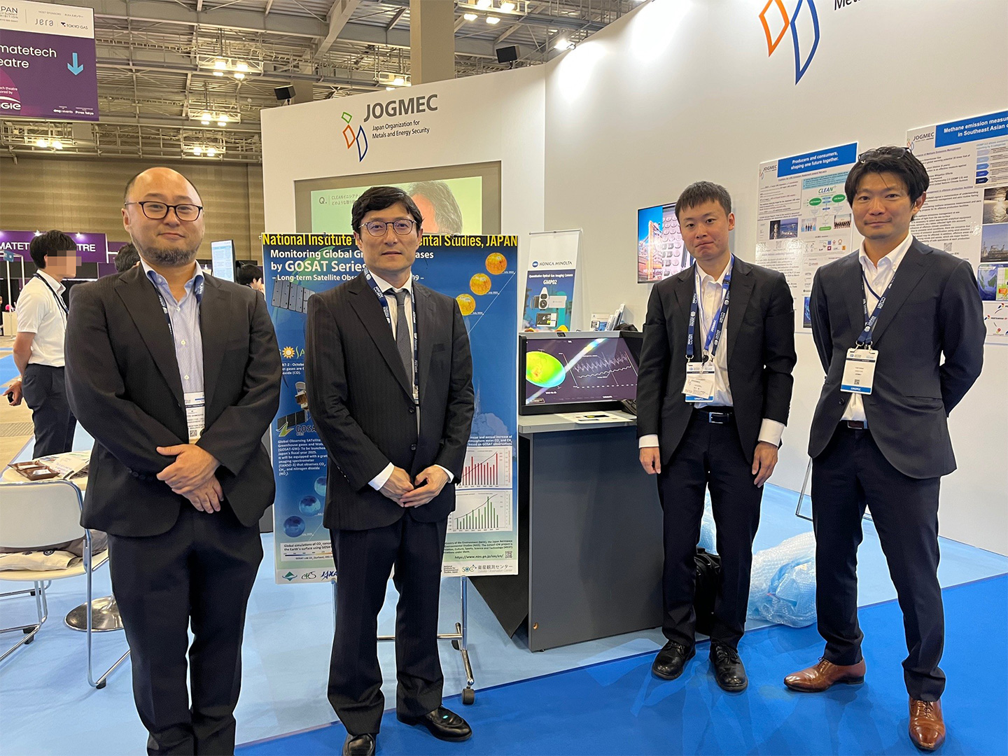 JOGMECのみなさんと谷本地球システム領域長（写真左から2番目）