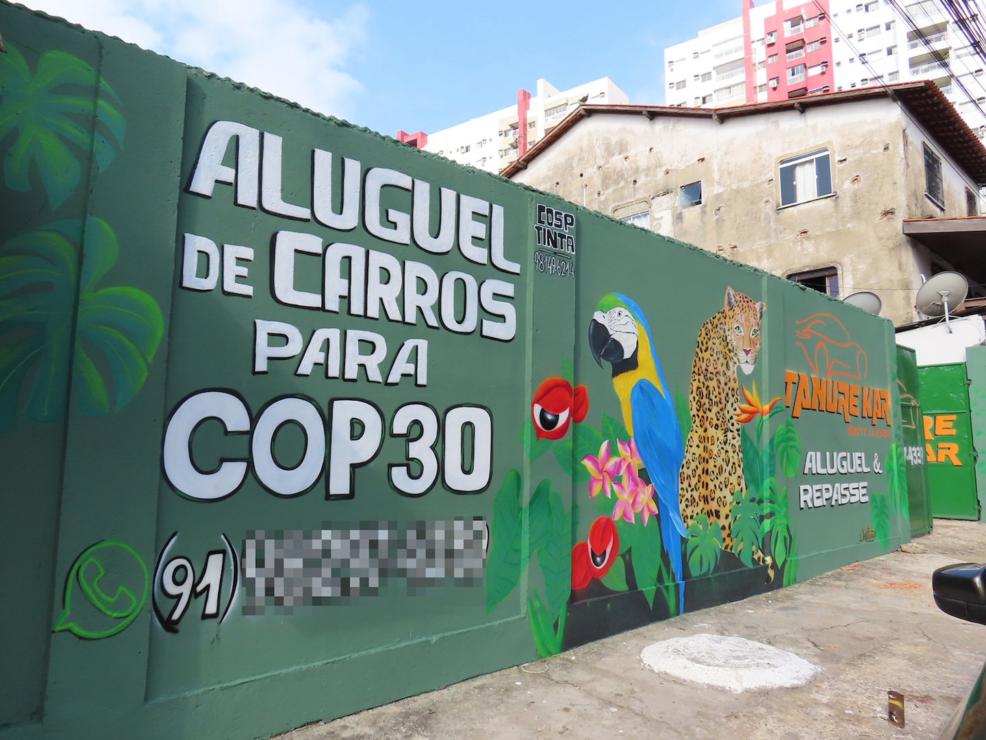 COP30に便乗した広告。これはレンタカーの広告です。