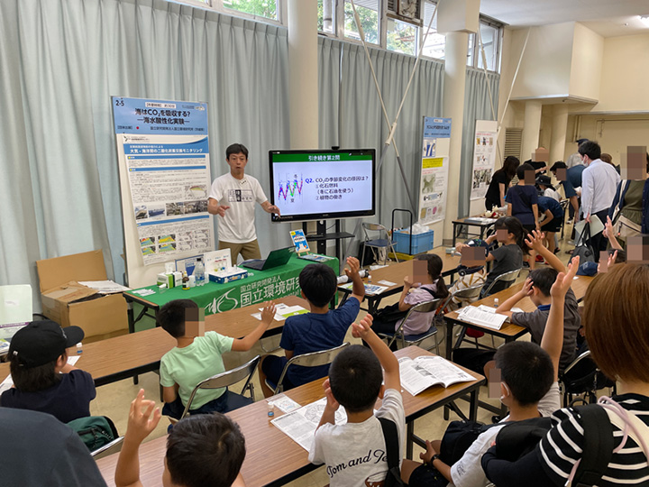 2日目、町田特命研究員の質問に参加者が回答している様子。みなさん、積極的に手を挙げてくださいました。