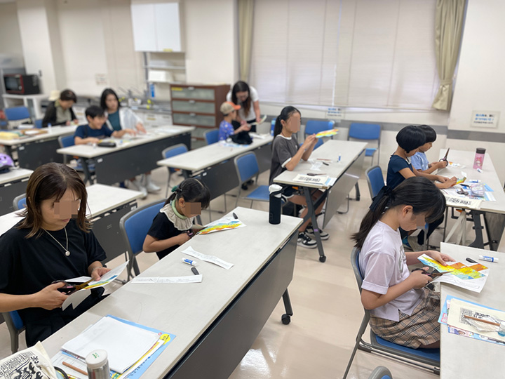 夢中になって作ってくださいました。作成のコツはのりしろ１～３を一気にくっつけることです！